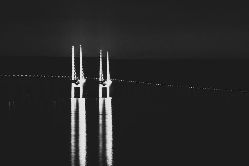 Öresund Brigde, Black and white
